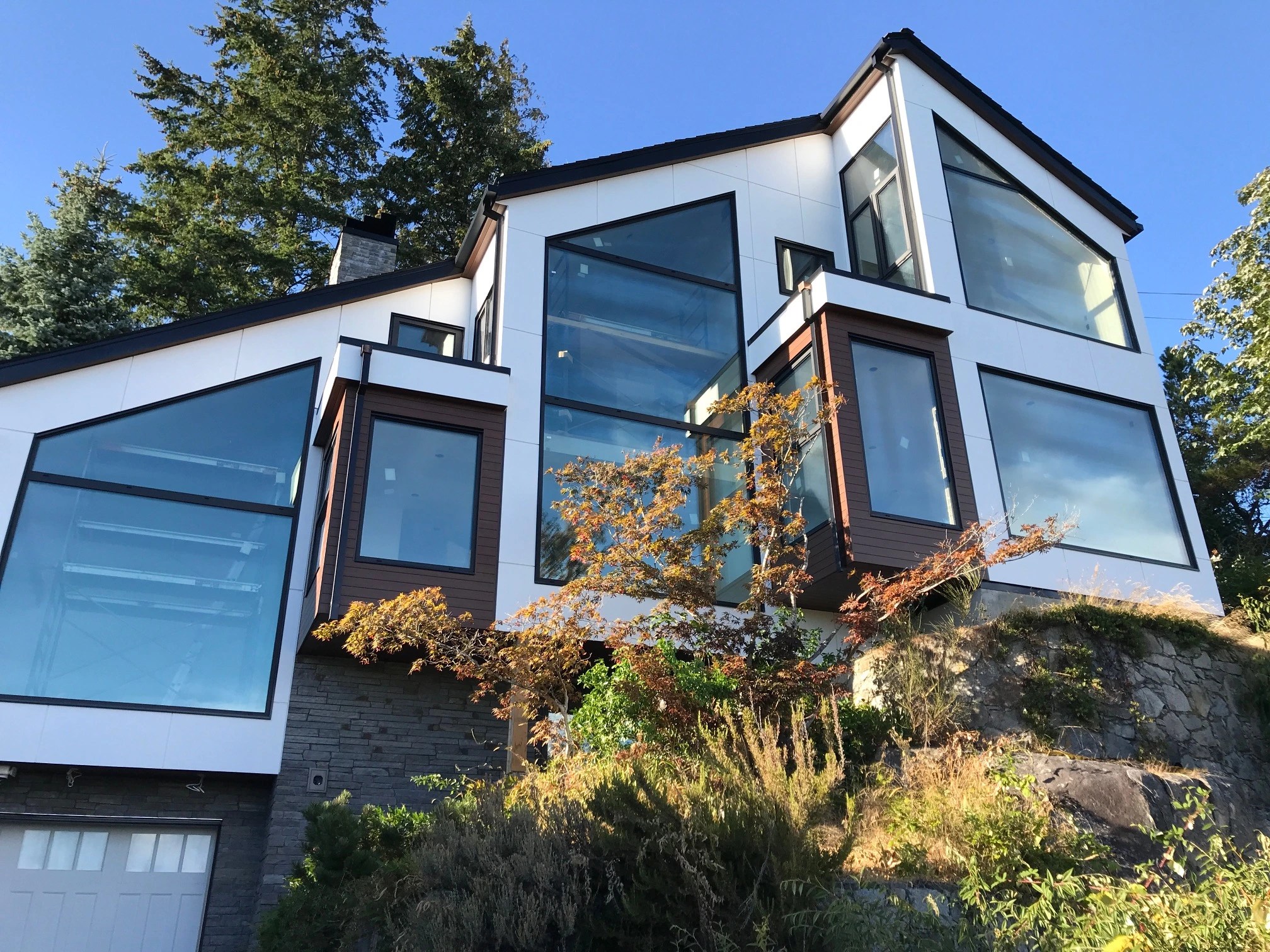 Beautiful renovation done for My House Design/Build/Team in West Vancouver. Our scope of work was to remove old windows, old siding and soffit. Next step was to reframe for new type of windows and make the bays squared. We have used Soprema self-adhered membrane for the front and east side of the house and Tyvek for the rest to lower the cost. As a siding we installed Hardie 2.0 with reveal trims and Longboard 4" for the soffit. We also took care about the stone installation.