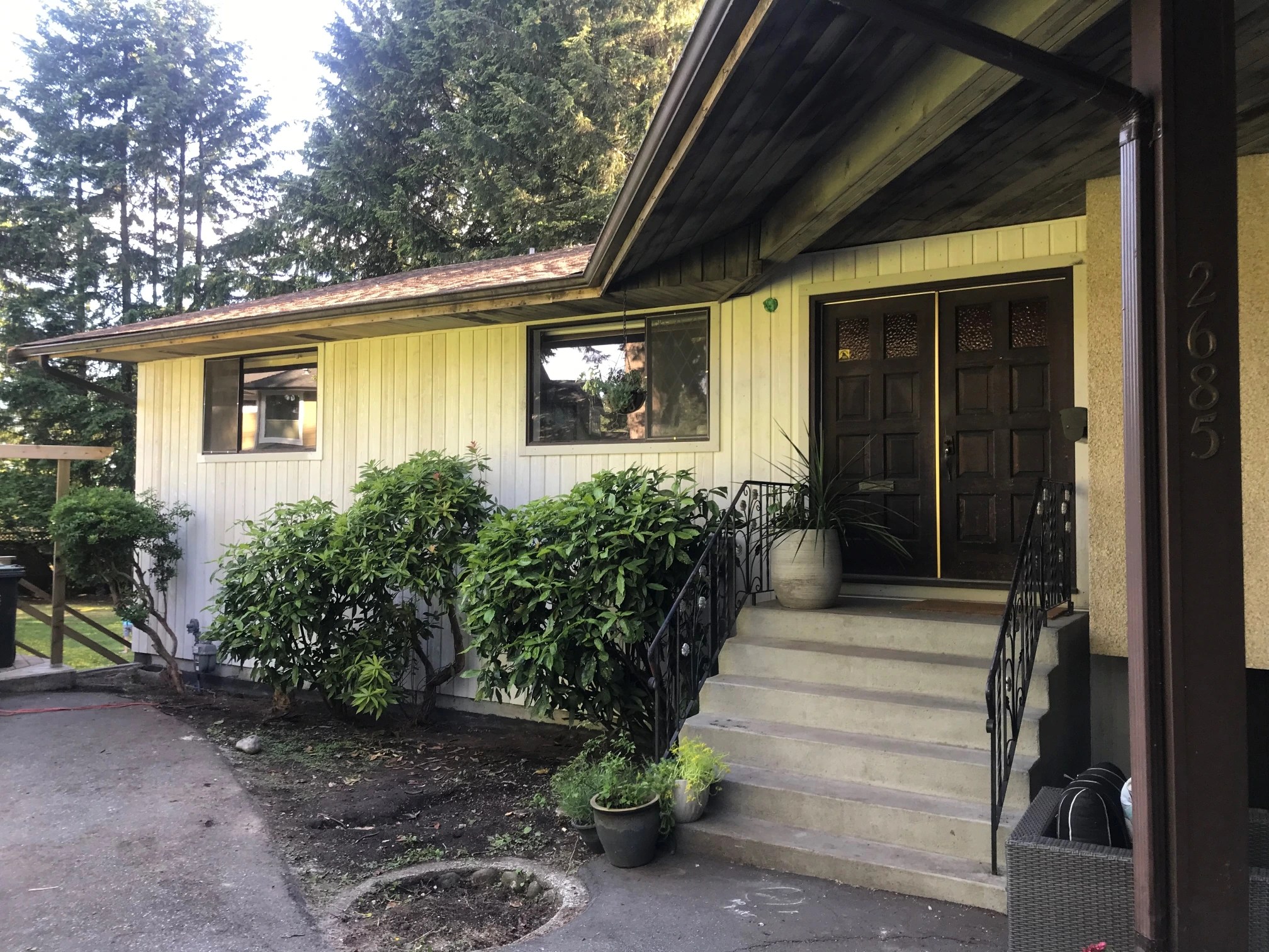 A small renovation was done in North Vancouver. The owner was sick of the stucco around the entrance and dreamed to have Cedar. We made it for him in 2 days.